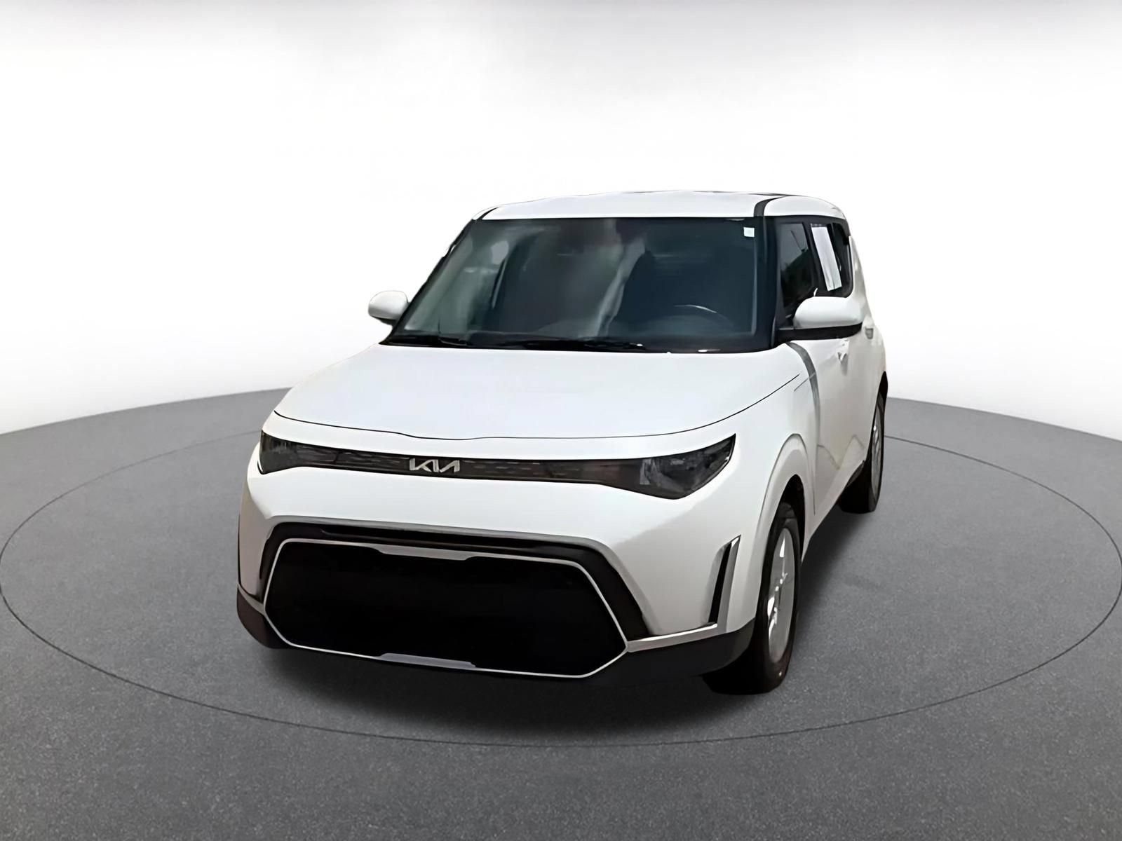 Used 2025 Kia Soul LX w/ LX Technology Package FWD image 7
