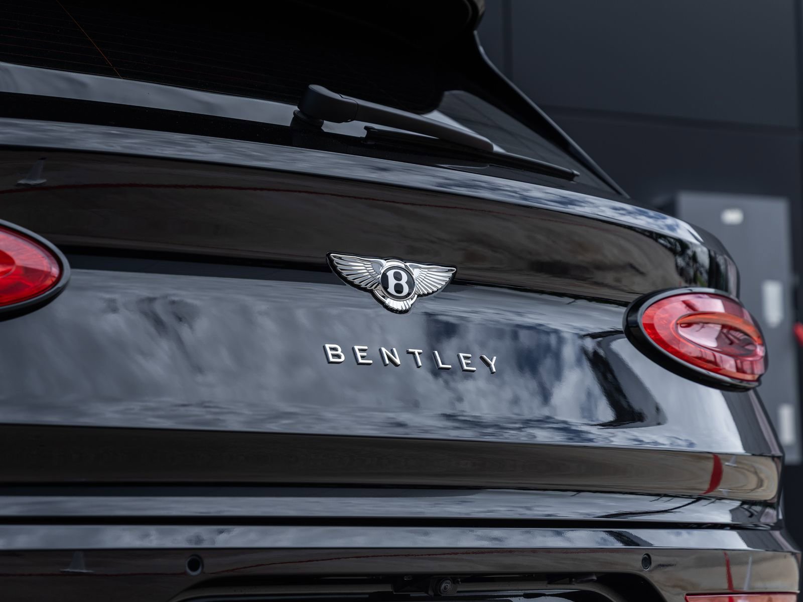 Used 2023 Bentley Bentayga AWD/4WD image 14