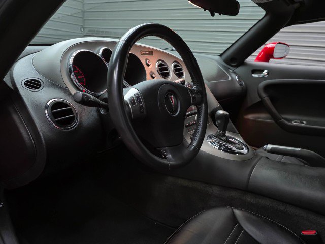 Used 2006 Pontiac Solstice Convertible w/ Premium Package RWD image 14