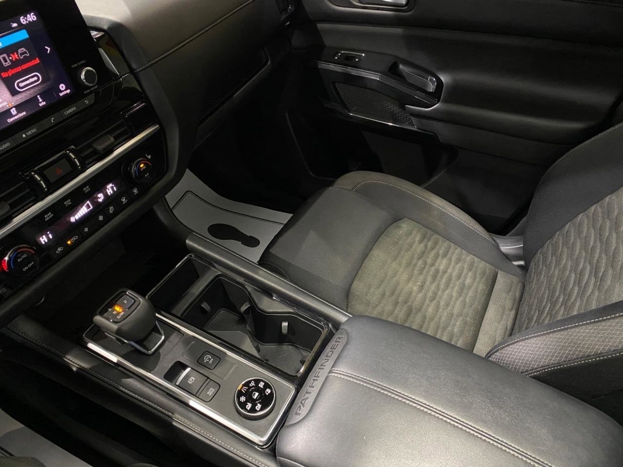 Used 2022 Nissan Pathfinder SV w/ SV Premium Package image 16