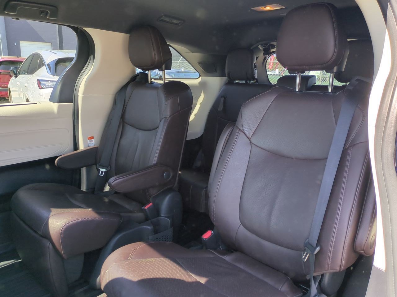 Used 2022 Toyota Sienna Platinum image 30