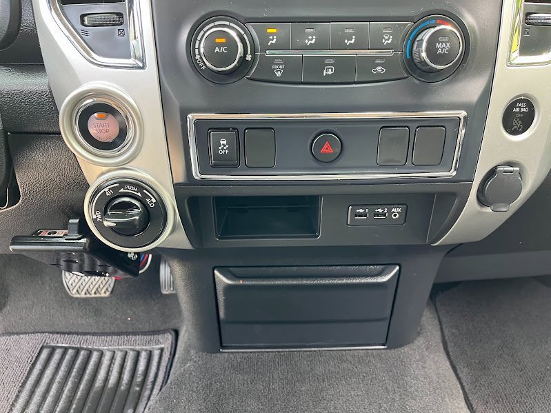 Used 2019 Nissan Titan SV image 17