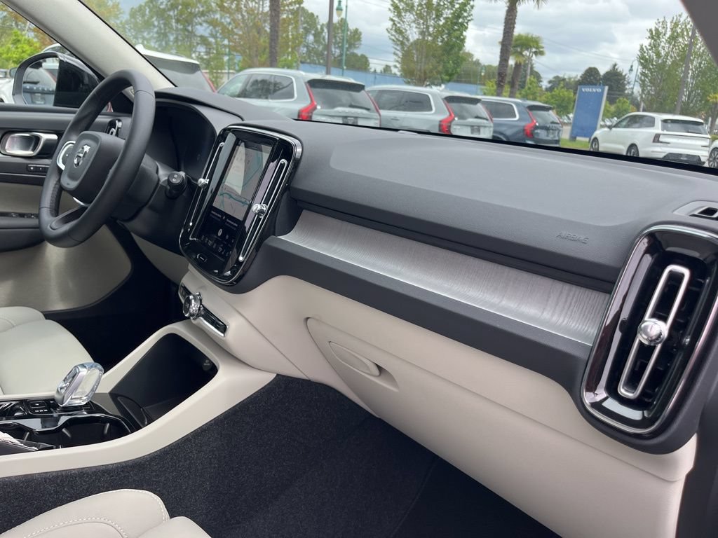 New 2026 Volvo XC40 B5 Plus w/ Protection Package Premier AWD/4WD image 20