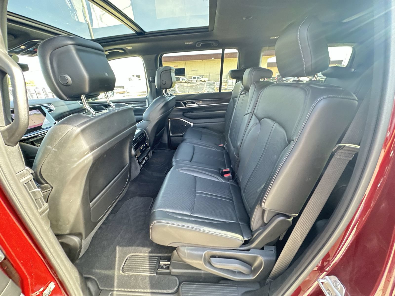 Used 2024 Jeep Wagoneer 4WD w/ Premium Group I image 26