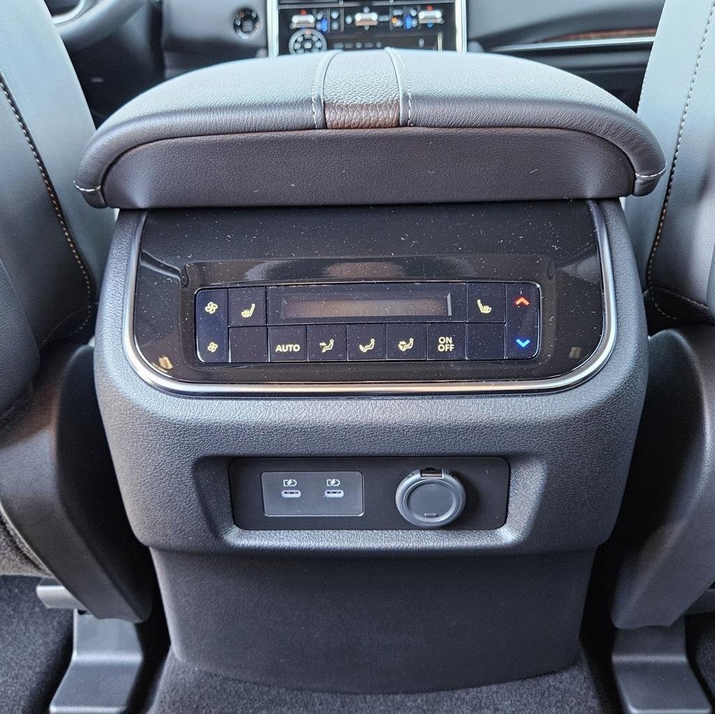 New 2026 Nissan Armada Platinum image 18
