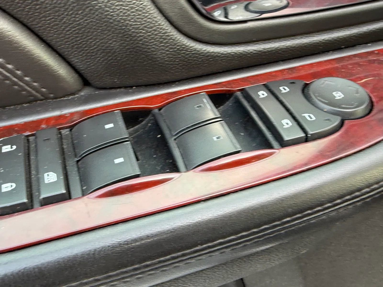 Used 2007 Cadillac Escalade AWD w/ Climate Package image 17