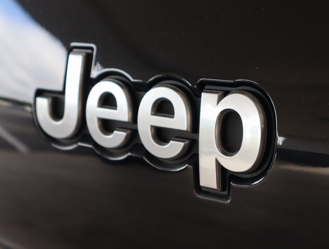 Used 2021 Jeep Grand Cherokee L Summit w/ Luxury Tech Group V image 51