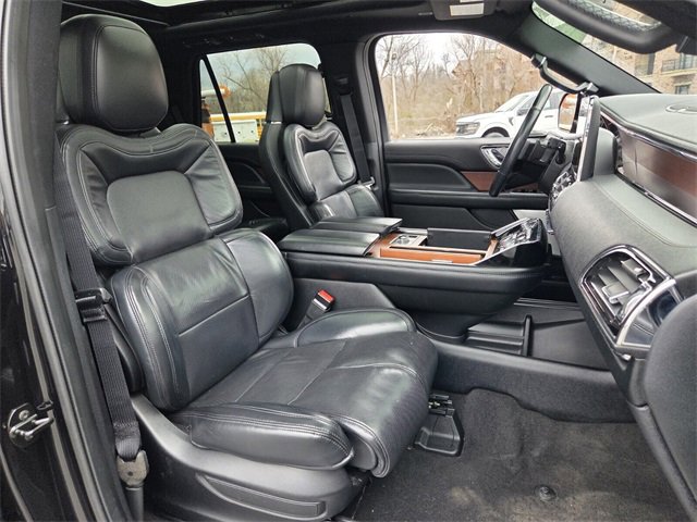 Used 2020 Lincoln Navigator Reserve w/ Equipment Group 208A Reserve image 17