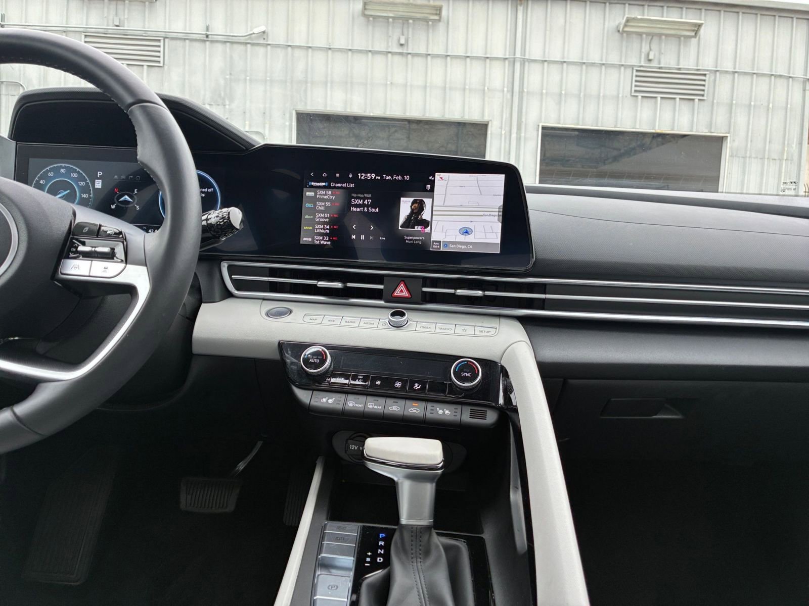 Used 2025 Hyundai Elantra Limited image 17