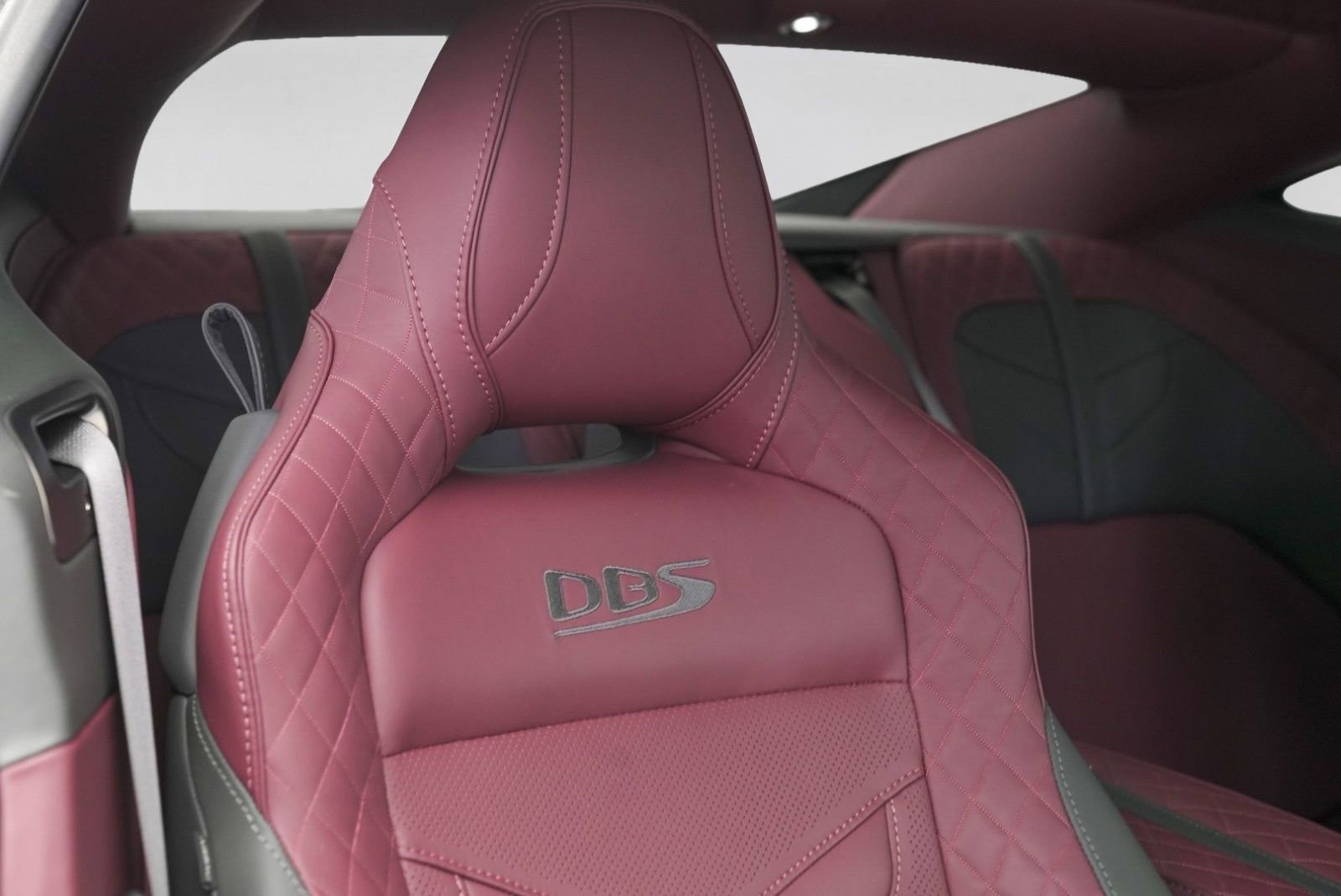 Used 2023 Aston Martin DBS Coupe RWD image 33