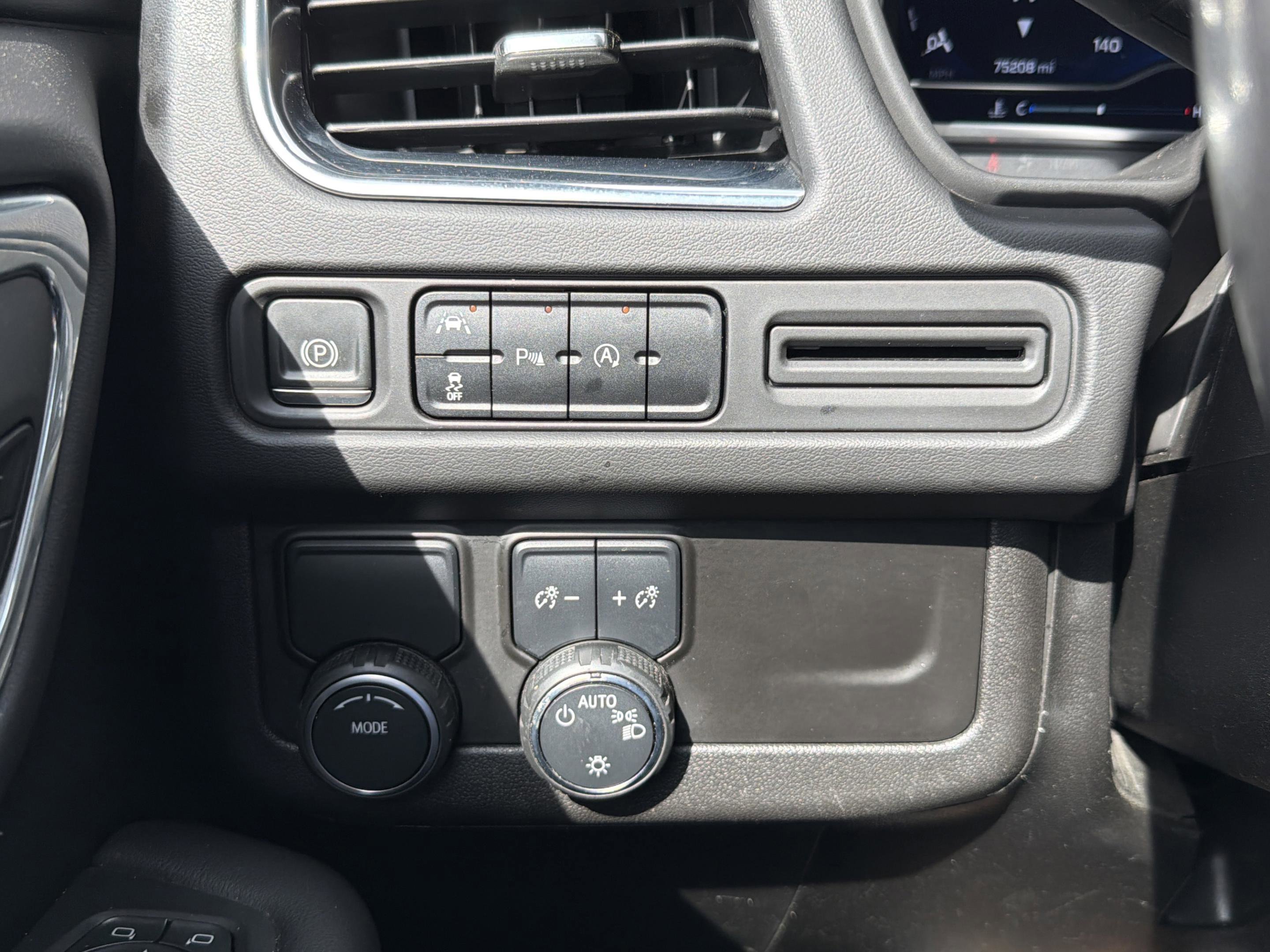 Used 2023 Chevrolet Suburban RST image 15