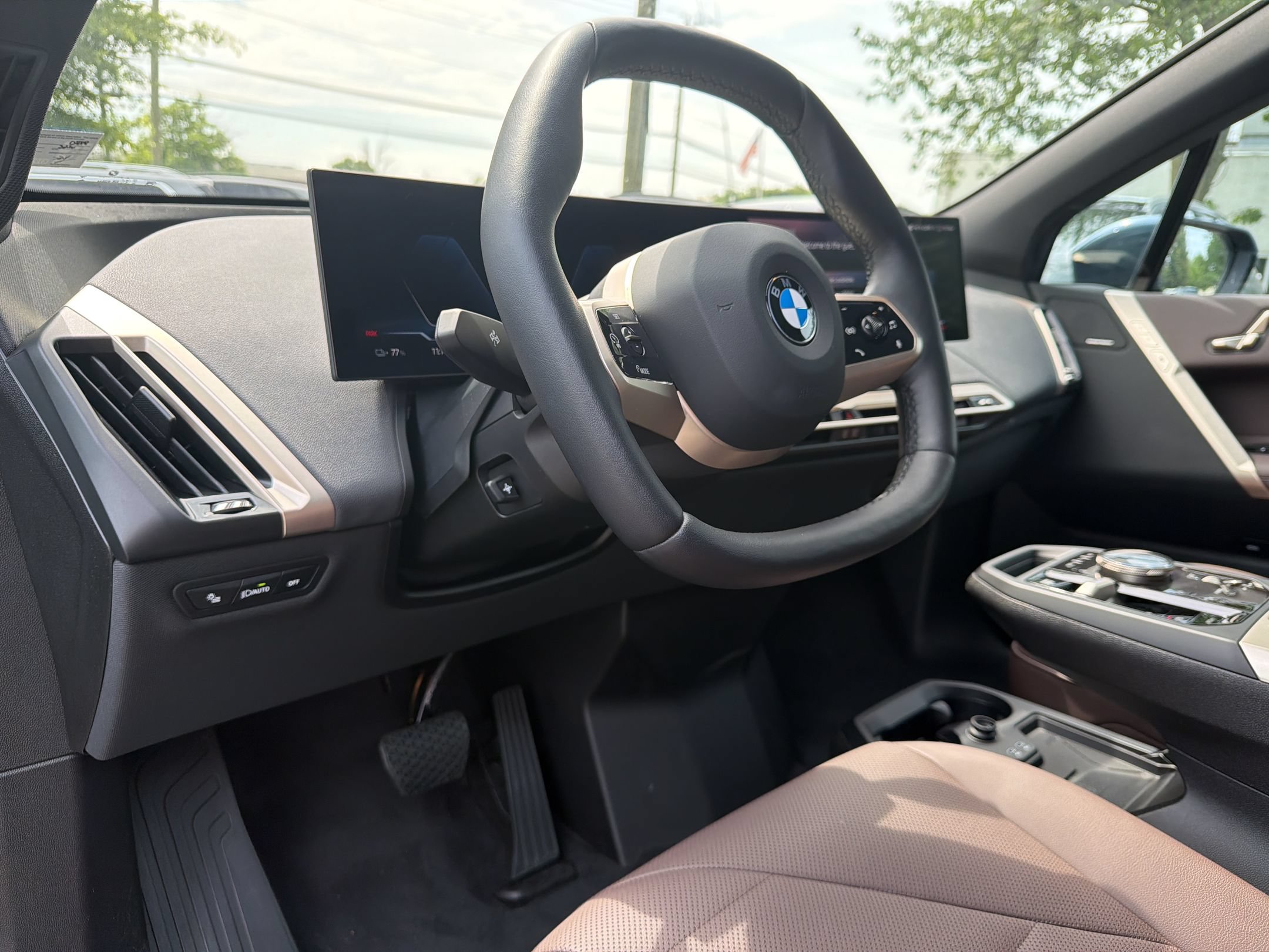 Used 2026 BMW iX xDrive60 AWD/4WD image 4