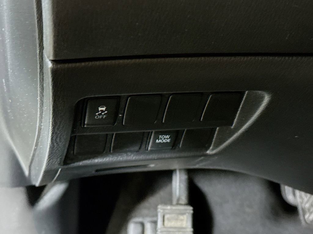 Used 2020 Nissan Pathfinder S image 19