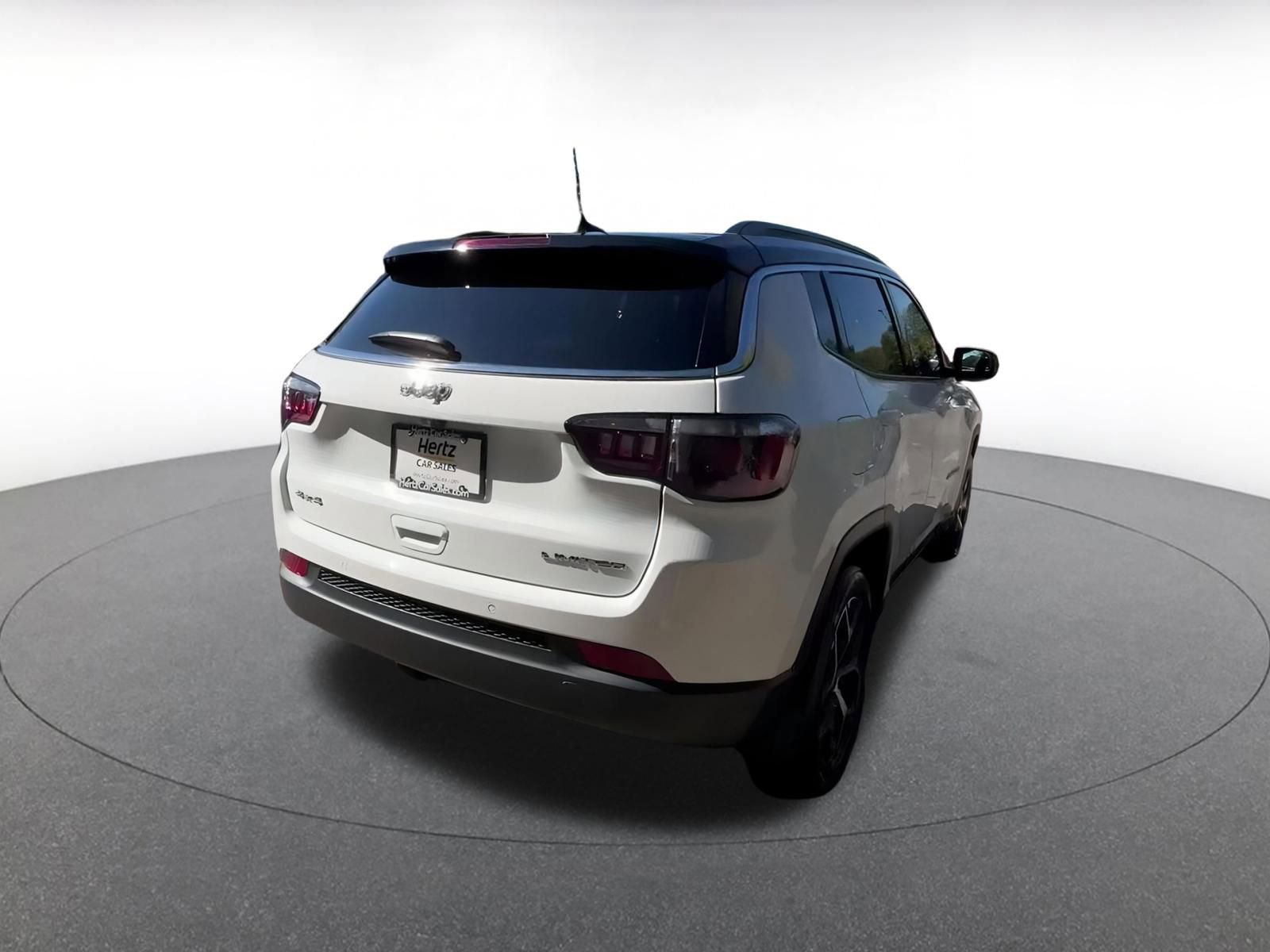 Used 2025 Jeep Compass Limited image 14