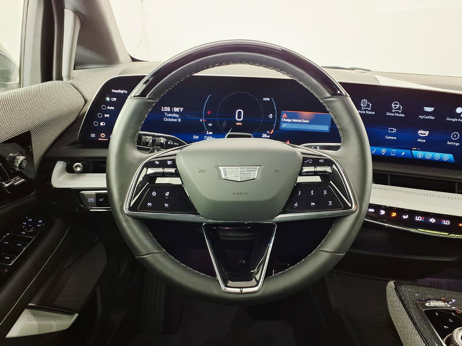 Certified 2025 Cadillac Optiq Luxury 2 w/ LPO, Floor Liner Package AWD/4WD image 15