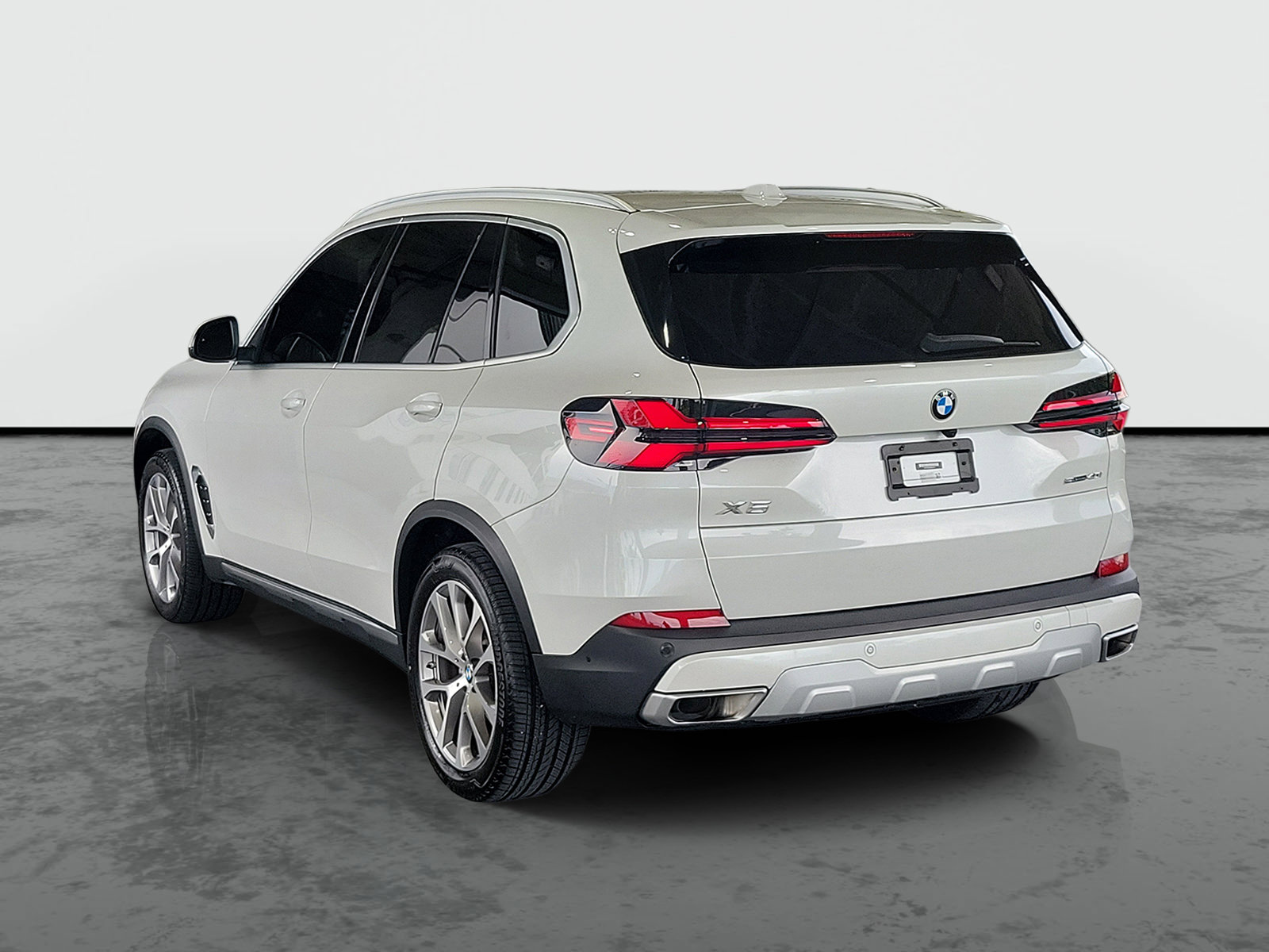 Used 2024 BMW X5 sDrive40i RWD image 3