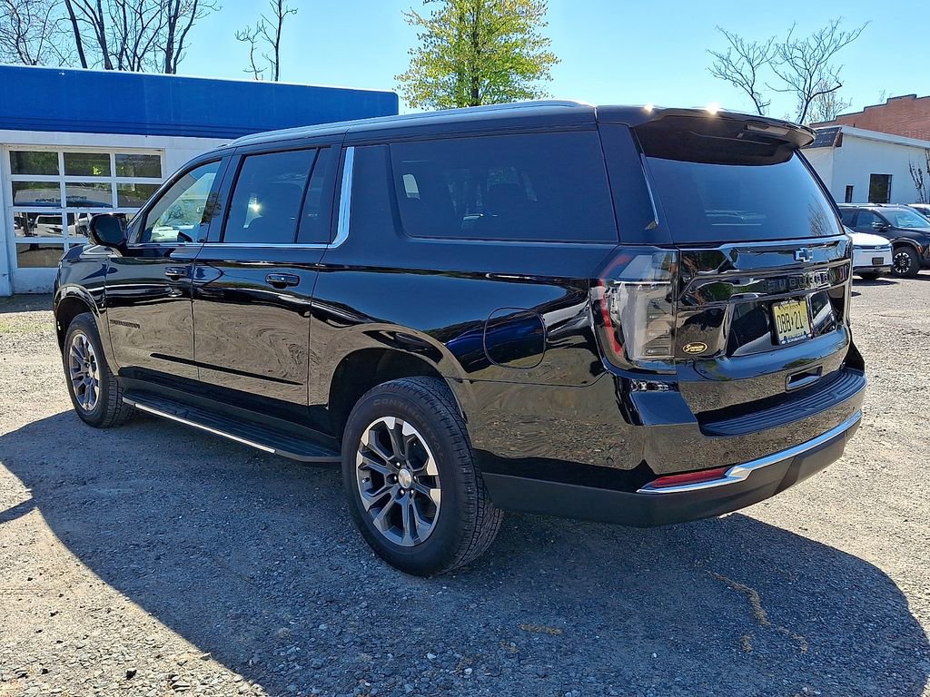 Used 2026 Chevrolet Suburban LT w/ Comfort Package AWD/4WD image 6