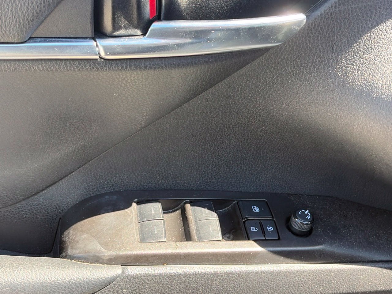 Used 2024 Toyota Camry LE FWD image 5