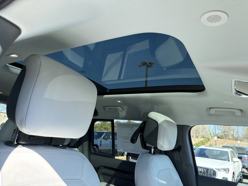 New 2026 Land Rover Defender 110 X-Dynamic SE image 20