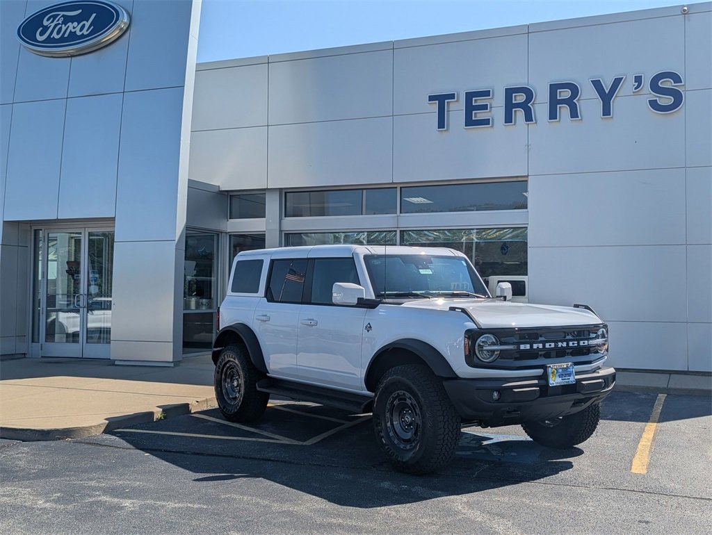 New 2025 Ford Bronco Outer Banks w/ Sasquatch Package image 1