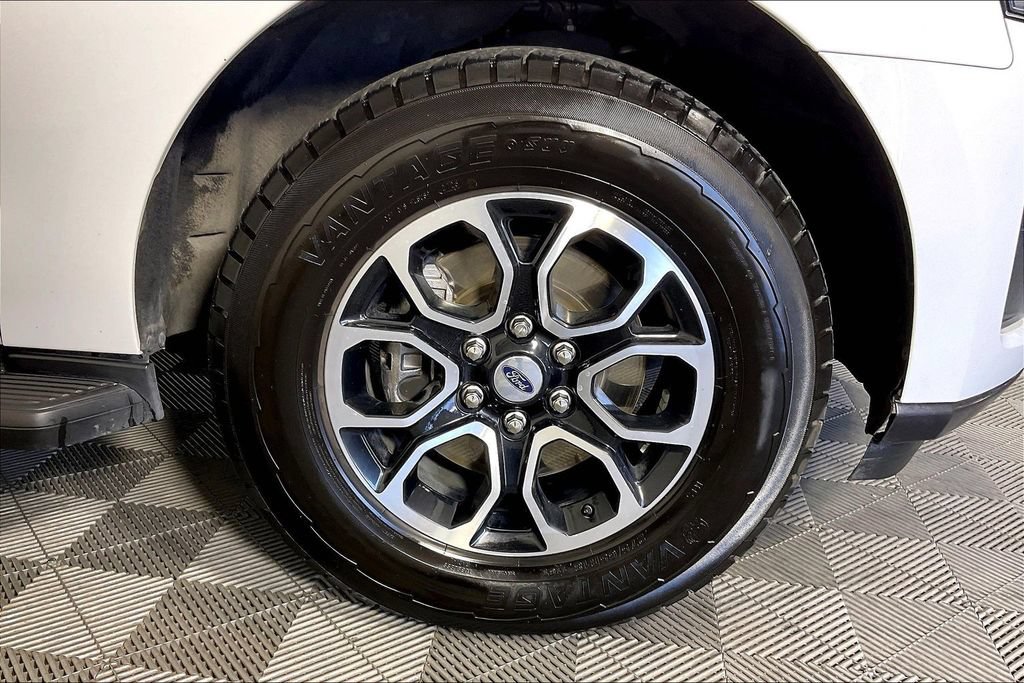 Used 2024 Ford Expedition XLT RWD image 12