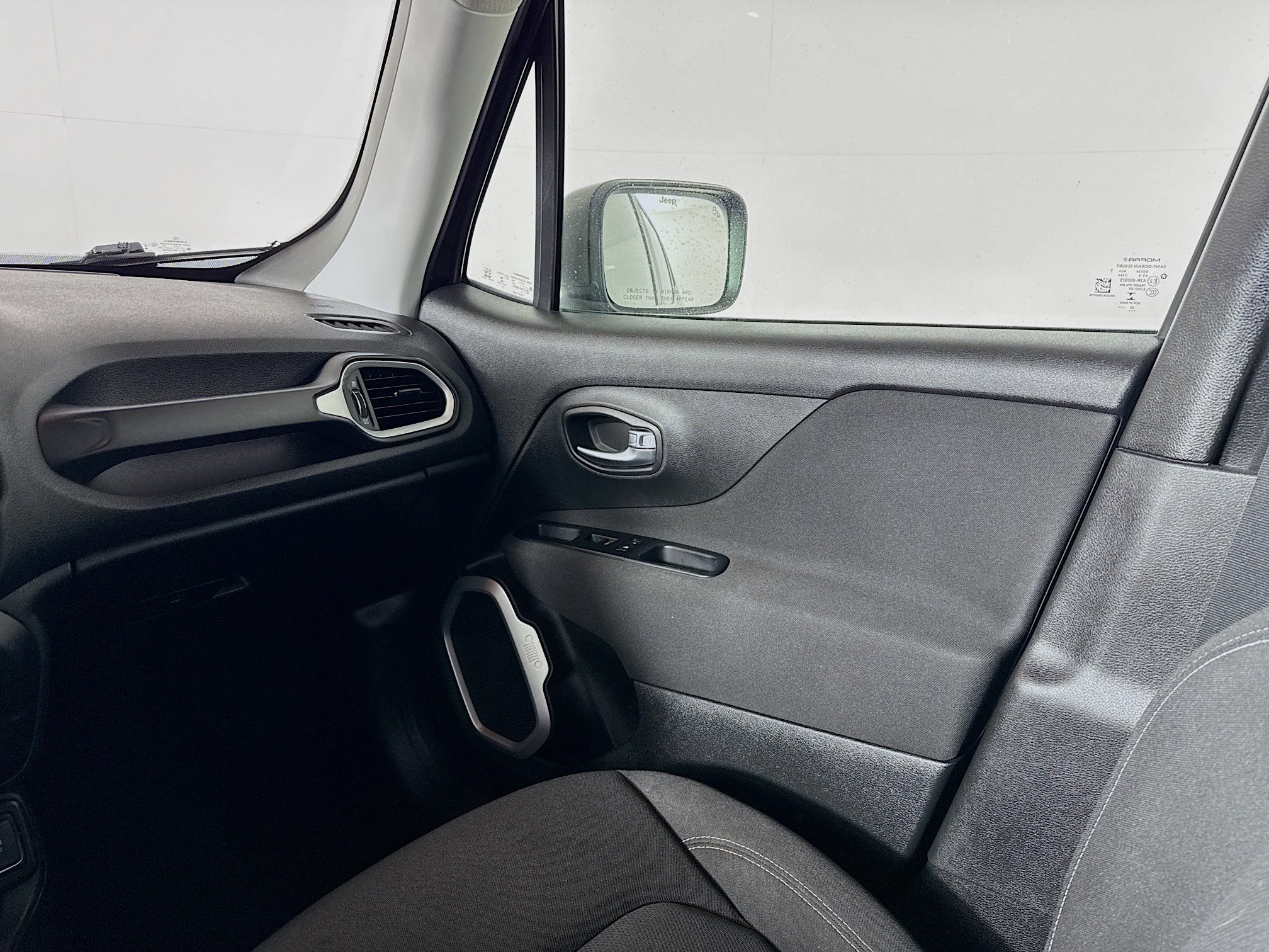 Used 2021 Jeep Renegade Sport image 27