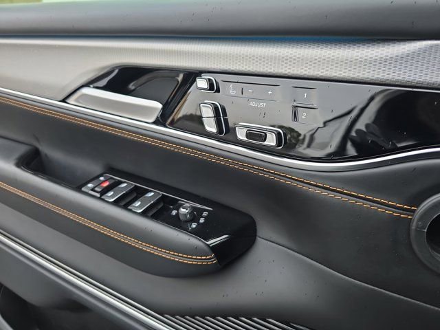 Used 2023 Jeep Grand Wagoneer L Series III image 28