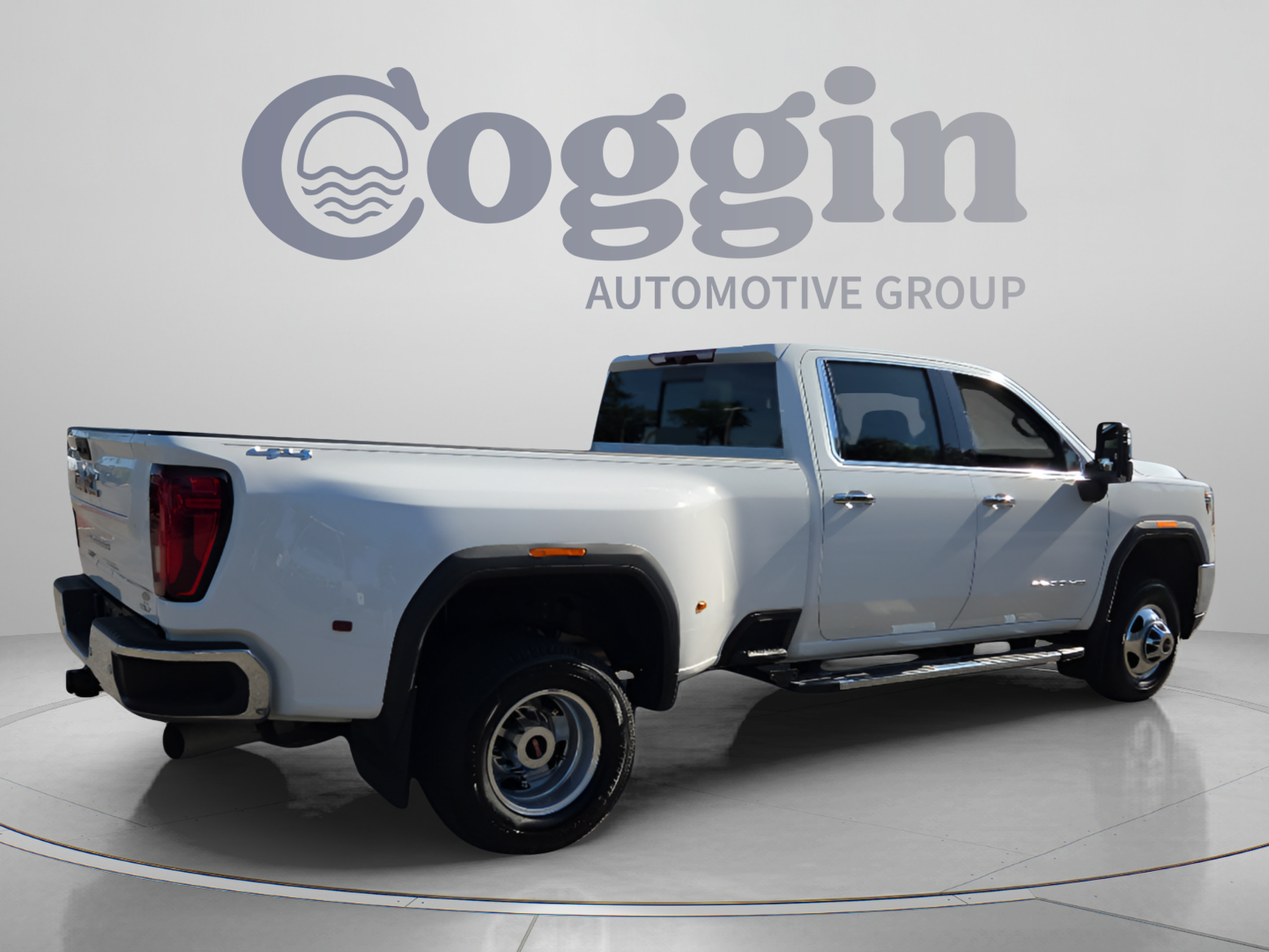 Used 2023 GMC Sierra 3500 SLT w/ SLT Premium Package AWD/4WD image 3