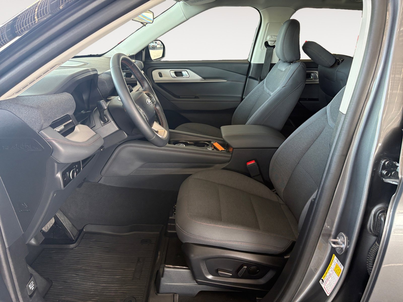 Used 2025 Ford Explorer Active RWD image 19