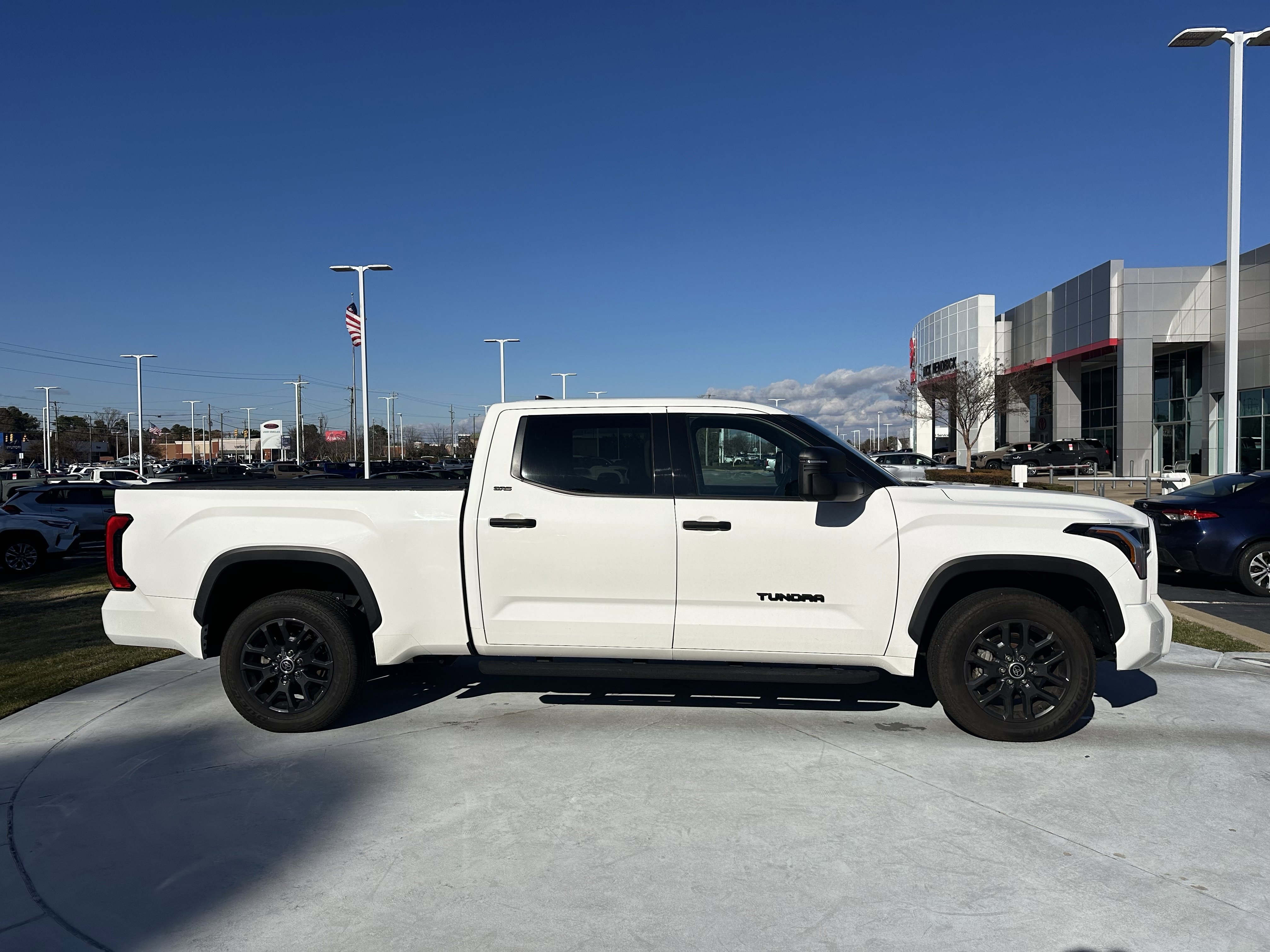 Used 2022 Toyota Tundra SR5 w/ SR5 Convenience Package image 11