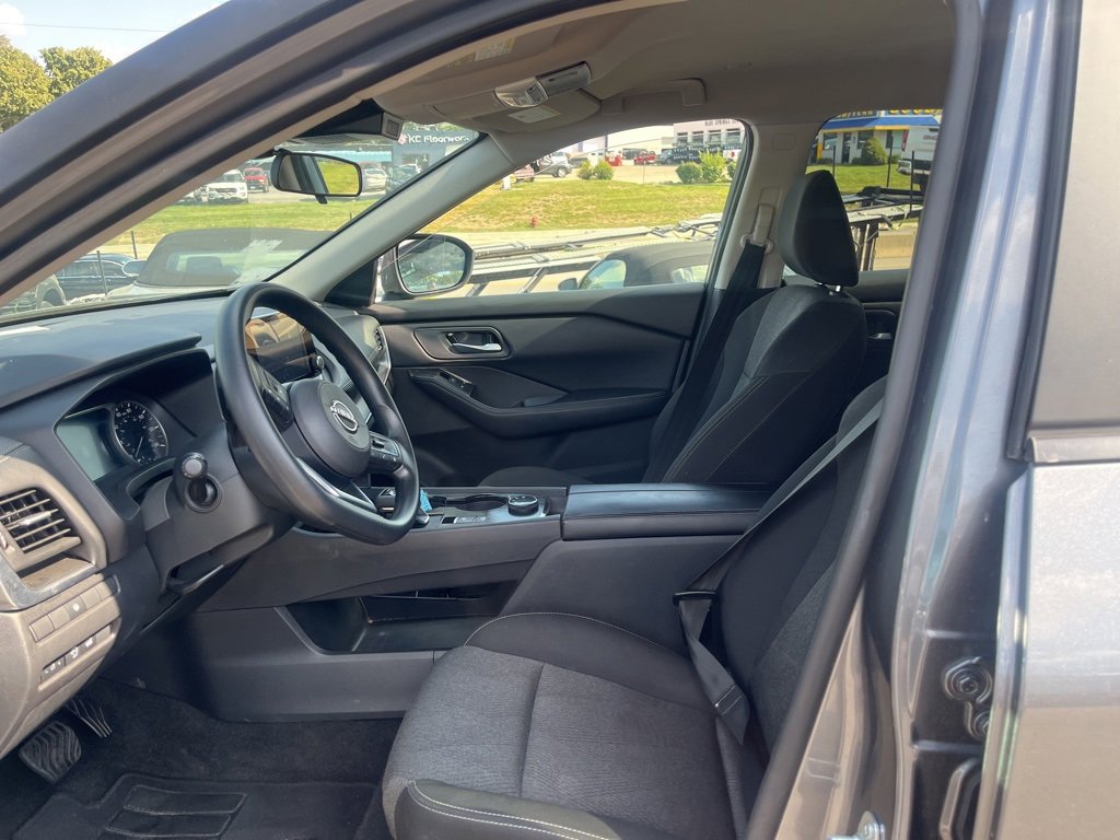 Used 2024 Nissan Rogue SV image 5