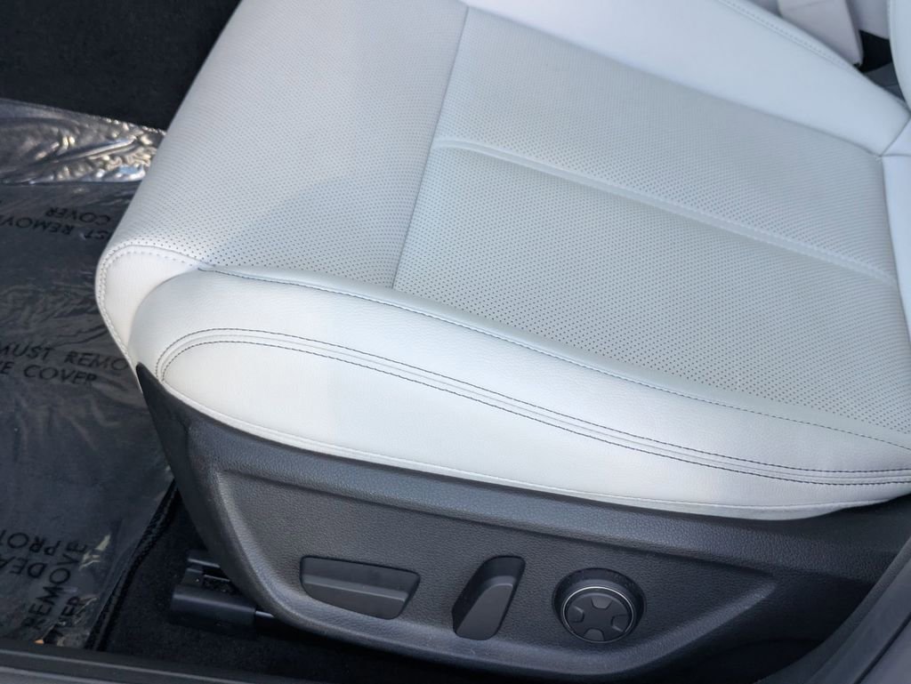 Used 2025 Genesis G70 2.5T RWD image 16