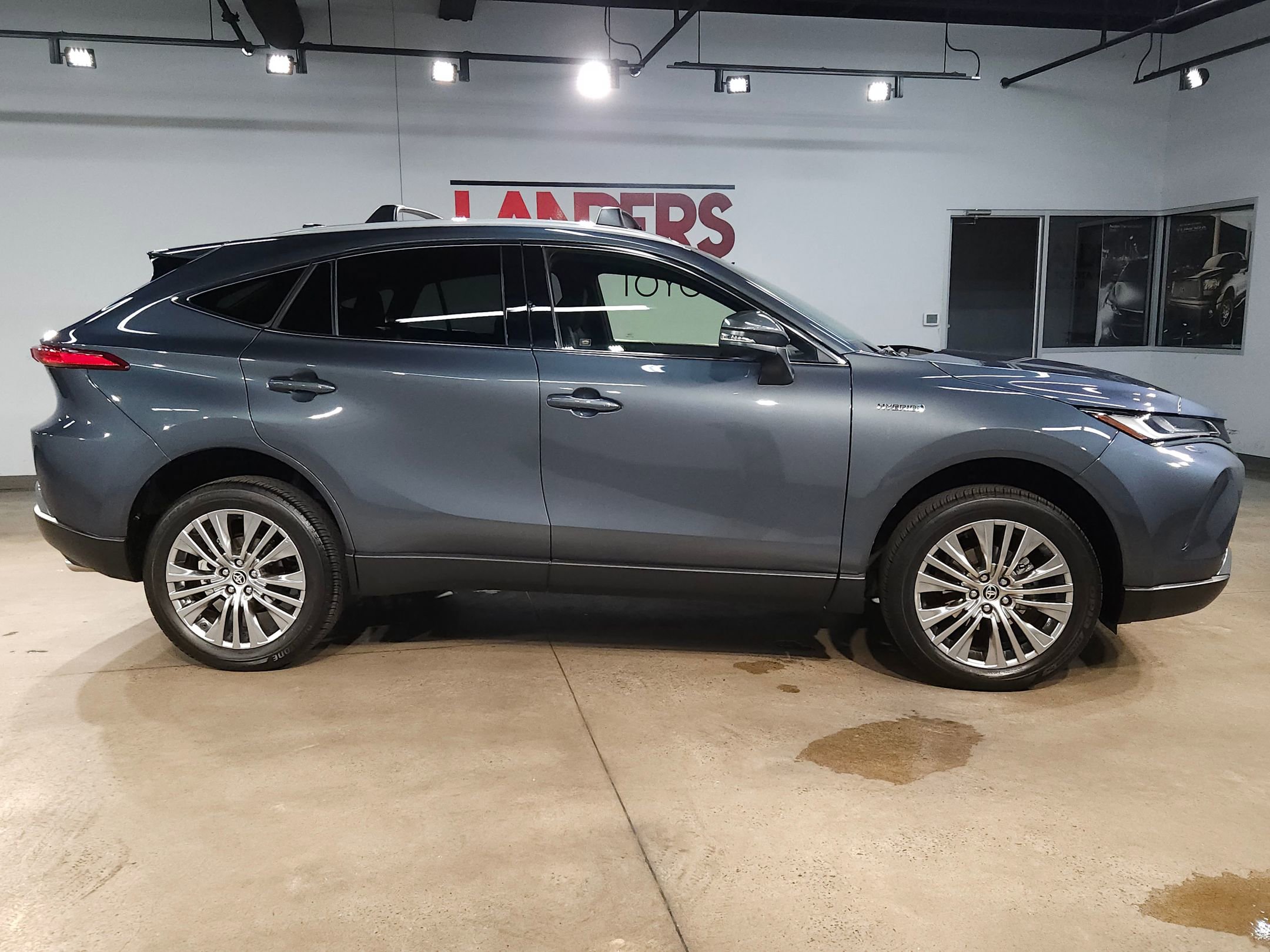 Used 2021 Toyota Venza Limited AWD/4WD image 8