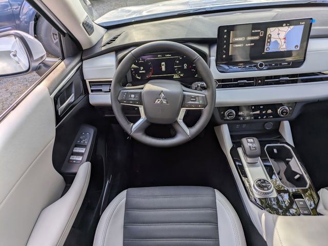 New 2026 Mitsubishi Outlander SE image 17