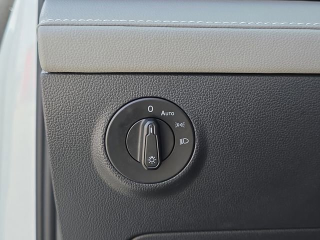 Used 2024 Volkswagen Taos SE image 29