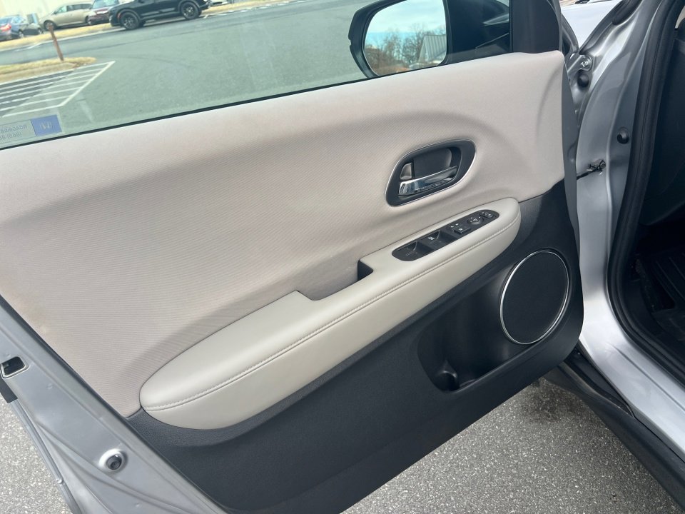 Used 2017 Honda HR-V EX image 36