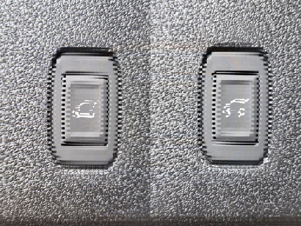 New 2025 Cadillac XT6 Luxury image 15