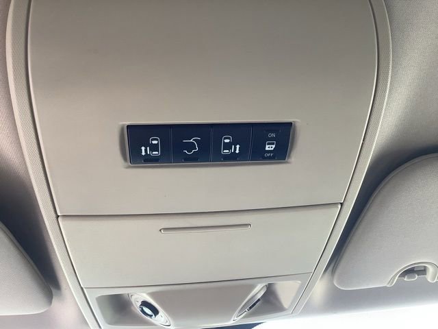 Used 2014 Chrysler Town & Country Touring-L w/ Driver Convenience Group image 36