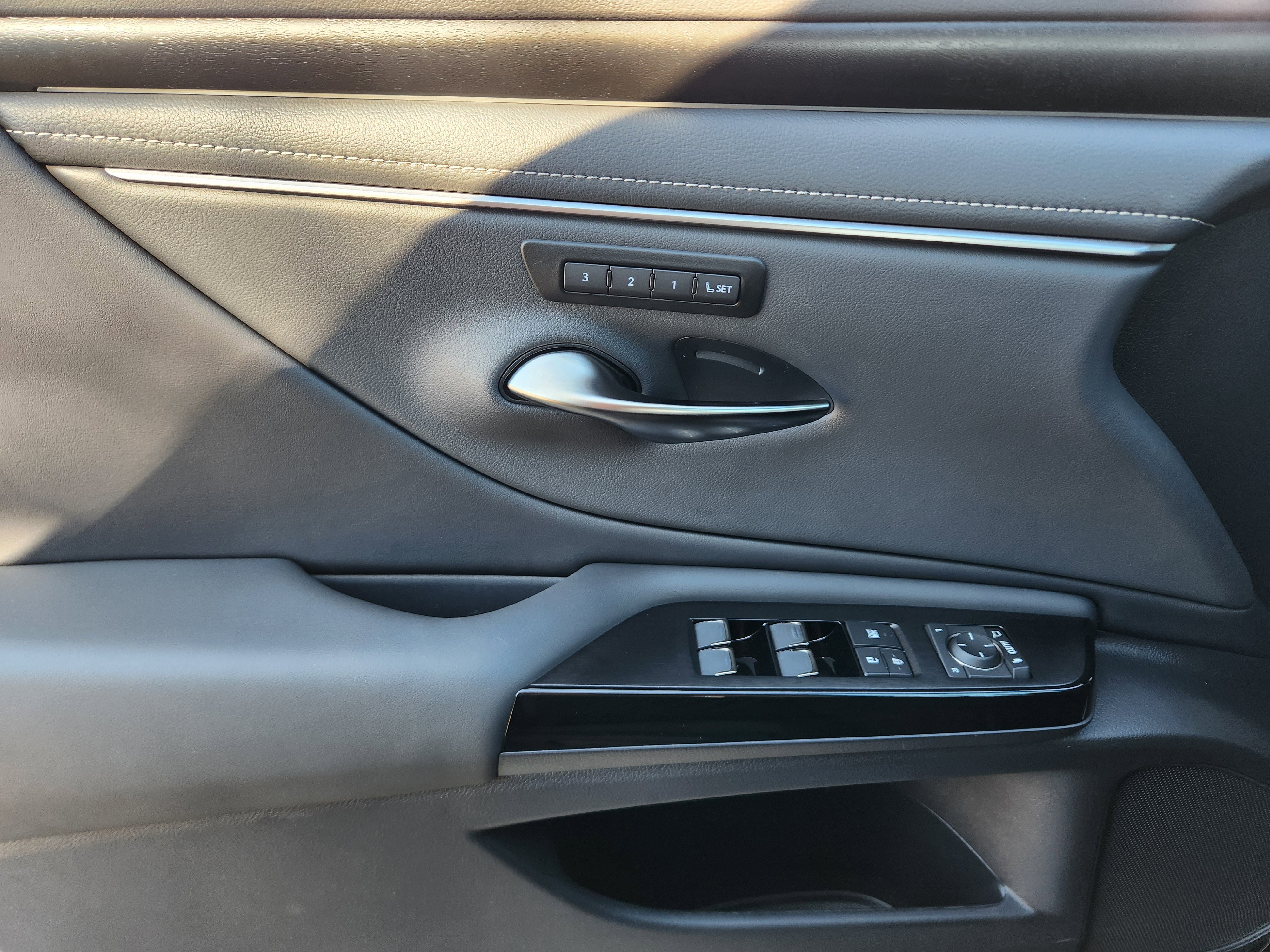 New 2025 Lexus ES 350 w/ Premium Package image 16