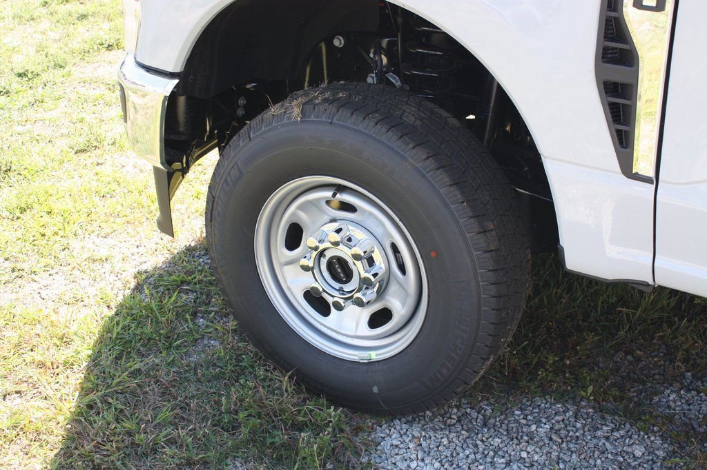 New 2026 Ford F250 XL w/ XL Chrome Package image 28