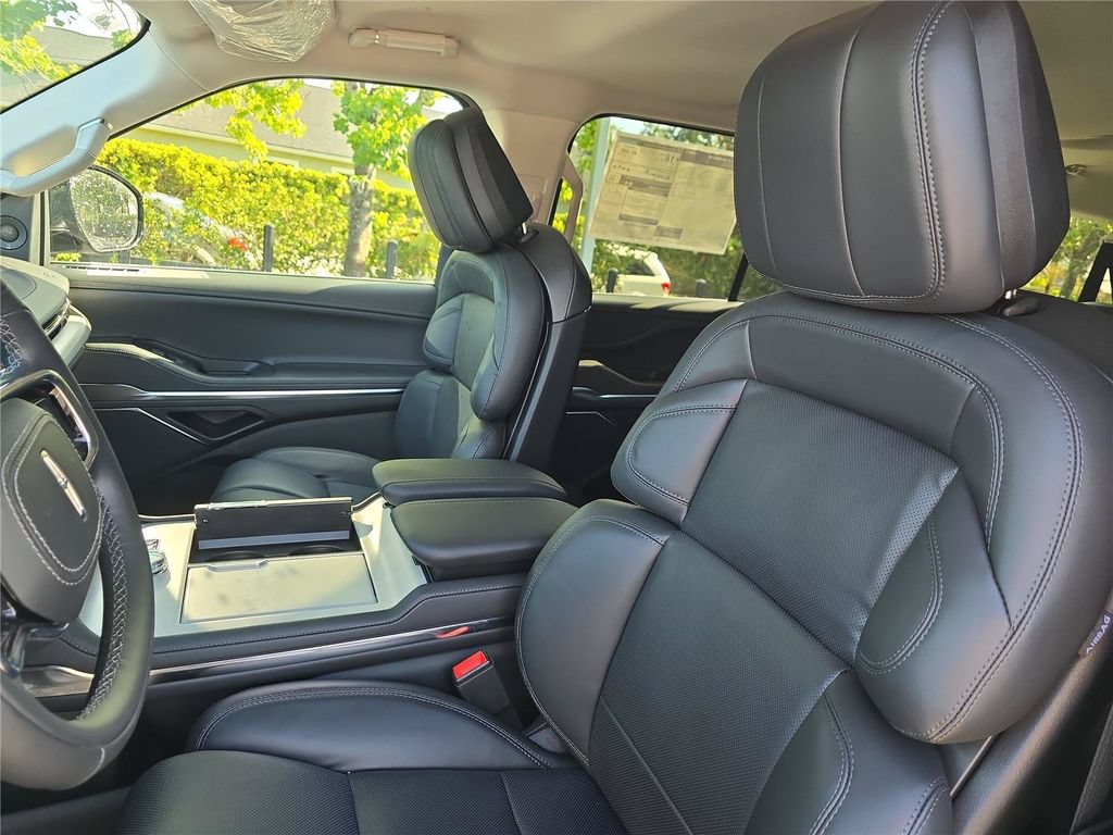 New 2027 Lincoln Navigator L Premier RWD image 17