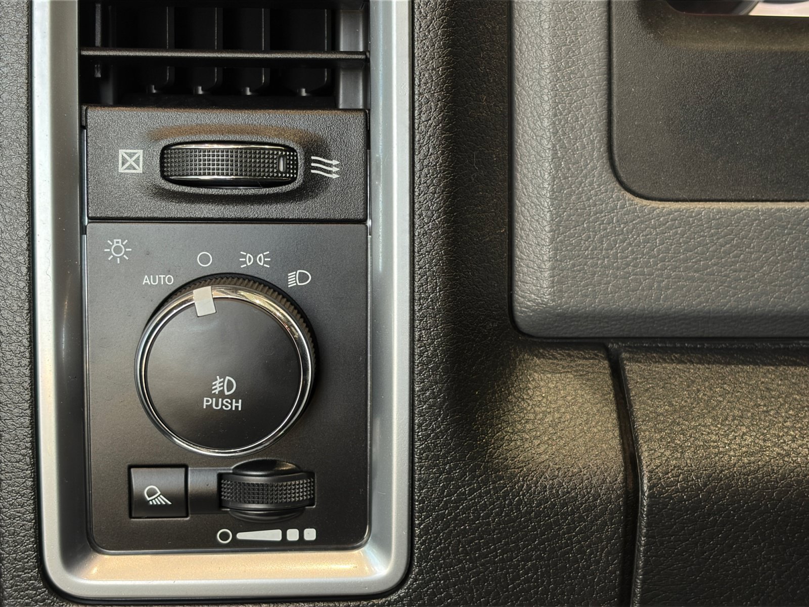Used 2017 RAM 1500 Big Horn AWD/4WD image 14