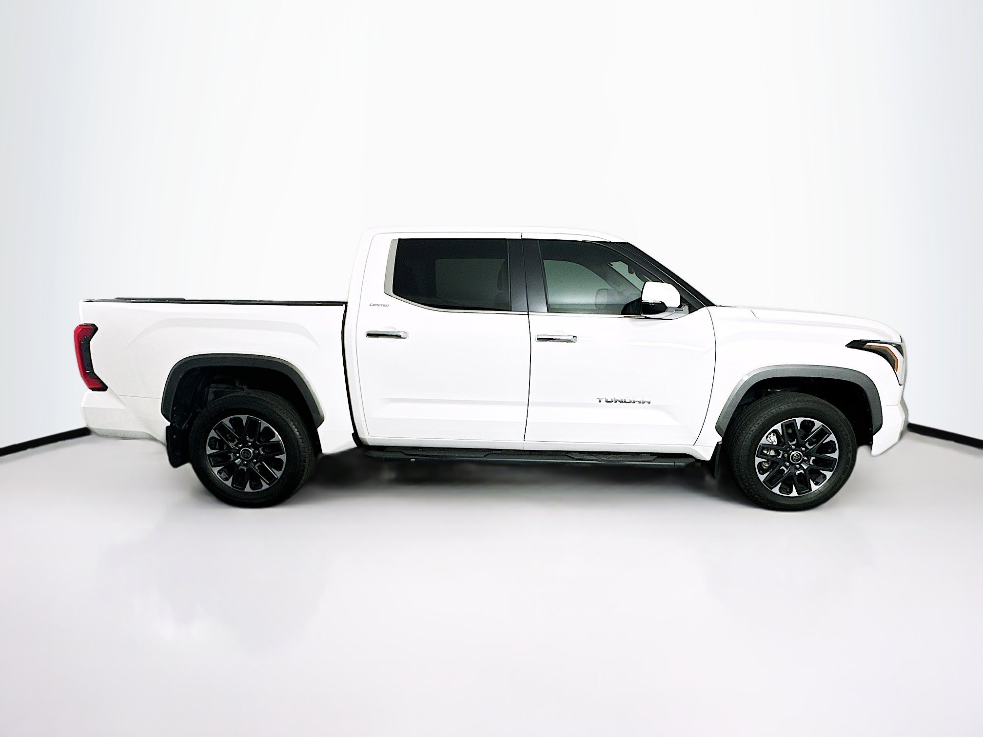 Used 2024 Toyota Tundra Limited w/ Power Package AWD/4WD image 10