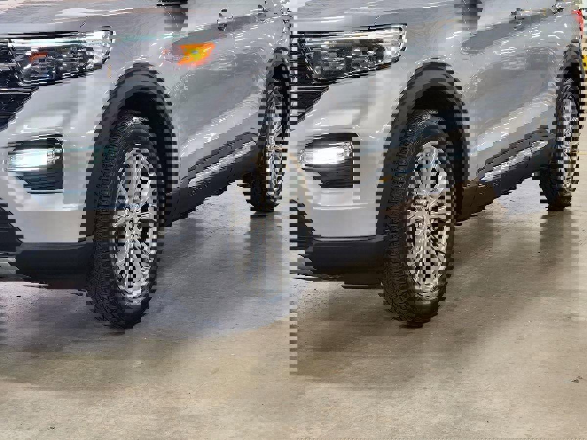 Used 2021 Ford Explorer XLT w/ Equipment Group 202A image 17