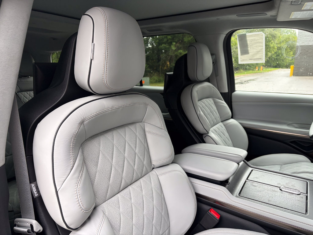 New 2027 Lincoln Navigator Black Label AWD/4WD image 42