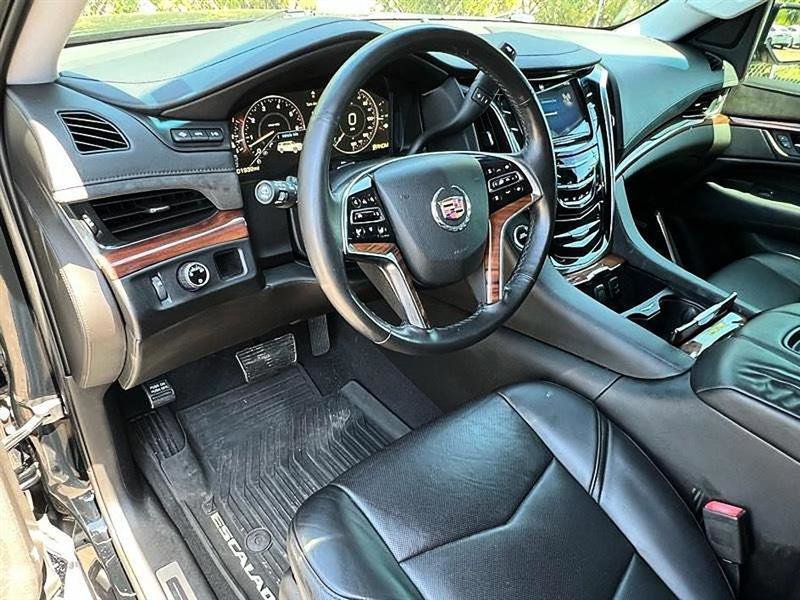 Used 2015 Cadillac Escalade Luxury RWD image 16
