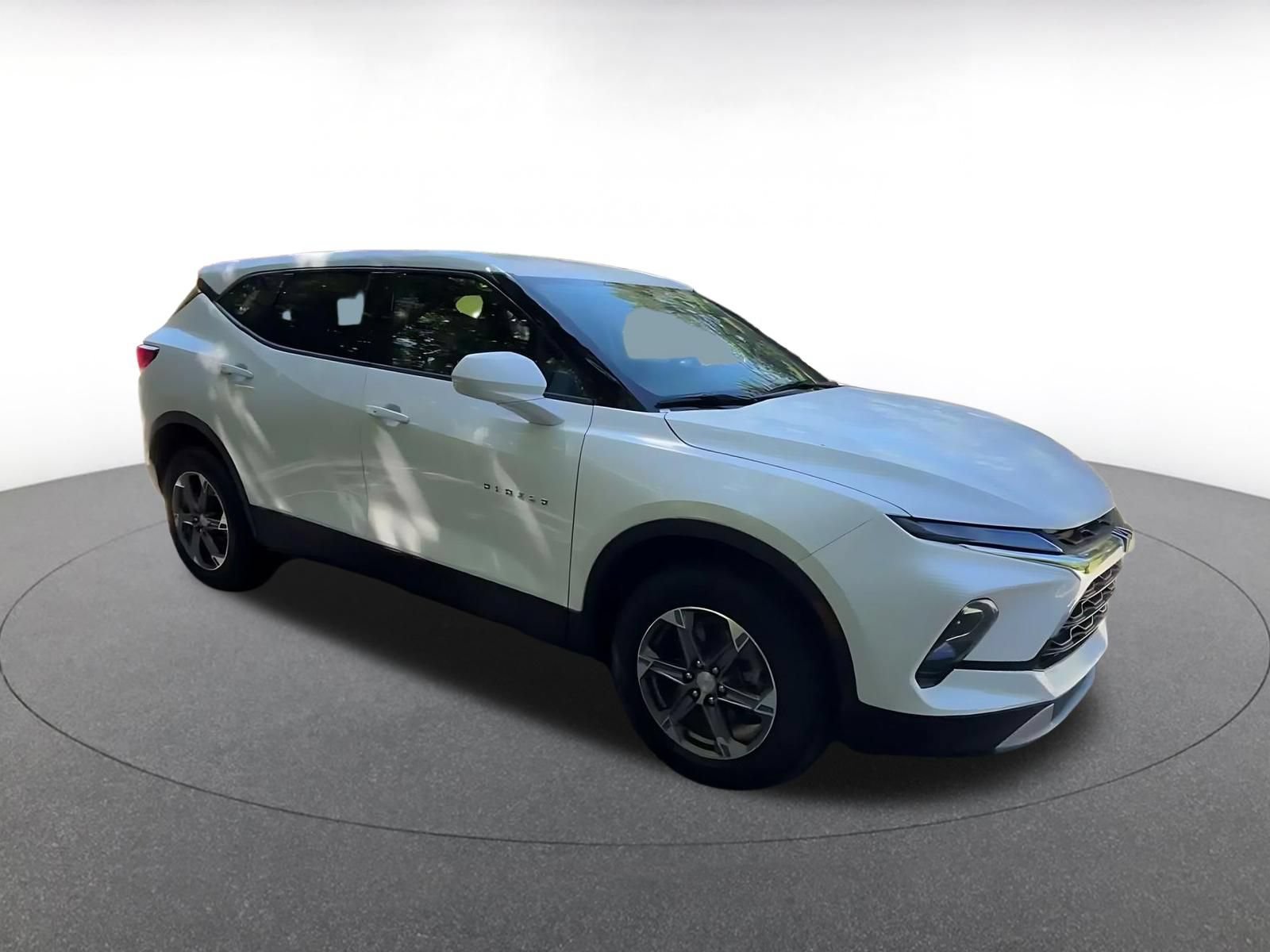 Used 2026 Chevrolet Blazer LT FWD image 2
