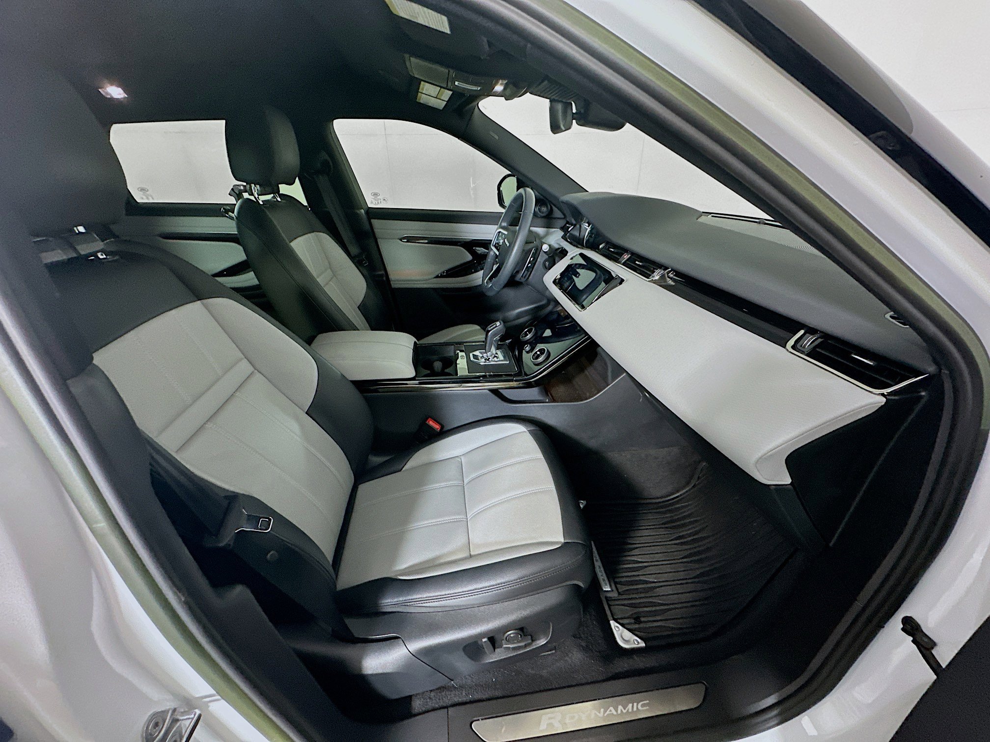 Used 2023 Land Rover Range Rover Evoque R-Dynamic S image 33