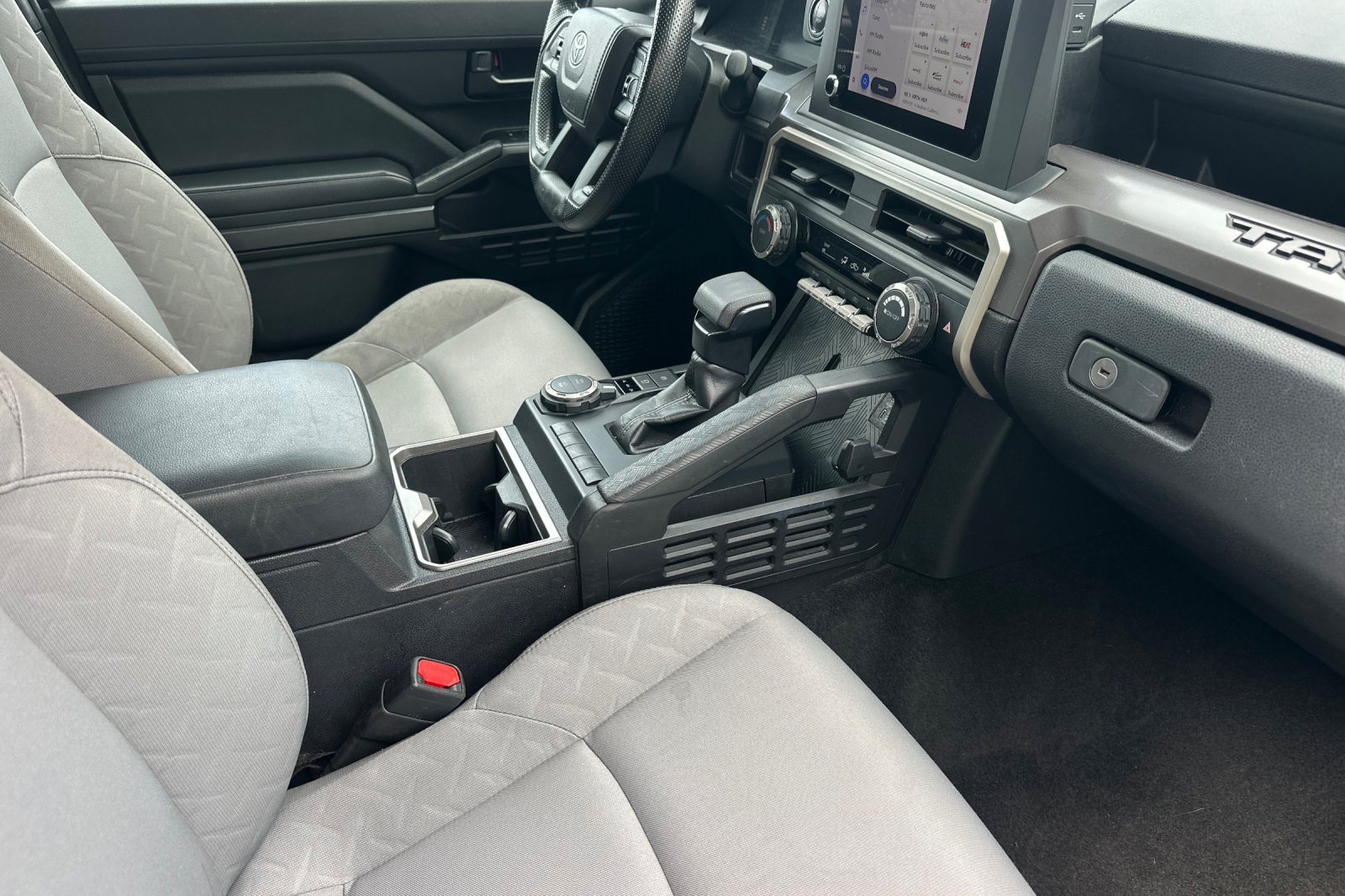 Used 2024 Toyota Tacoma SR5 AWD/4WD image 19
