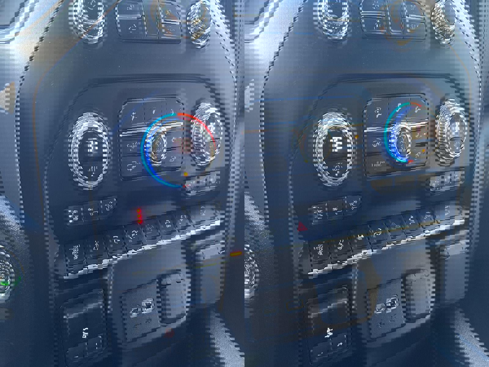 Used 2020 GMC Sierra 3500 SLT w/ SLT Convenience Package image 19